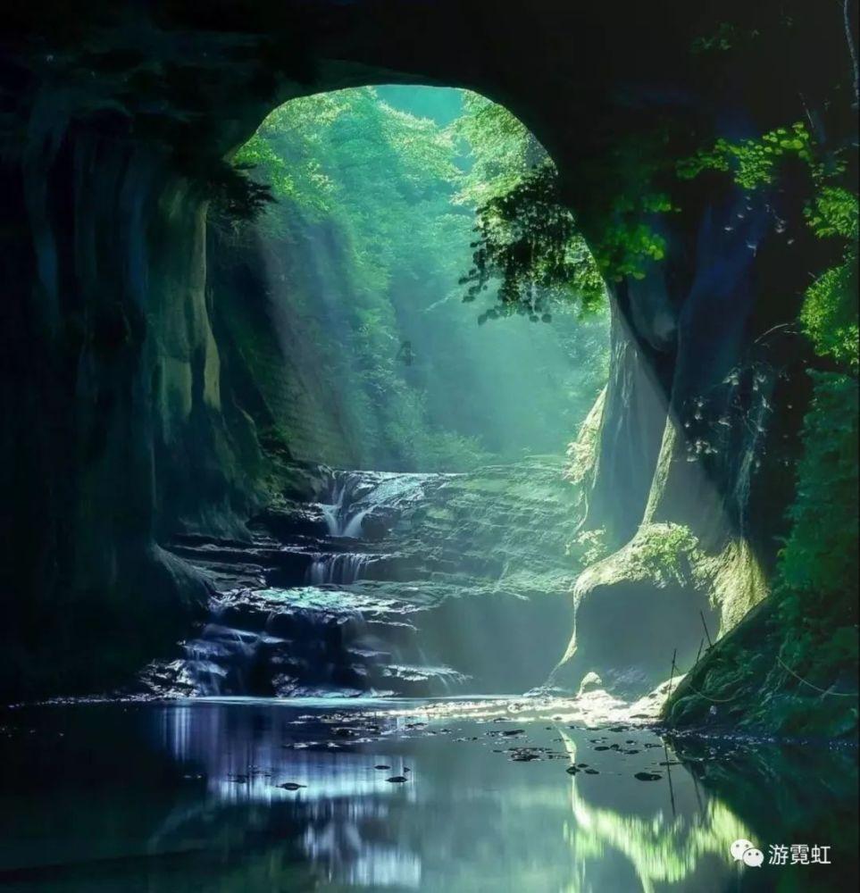 逃离废弃的建筑